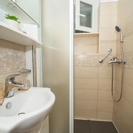 Blue Moon Apartment Split