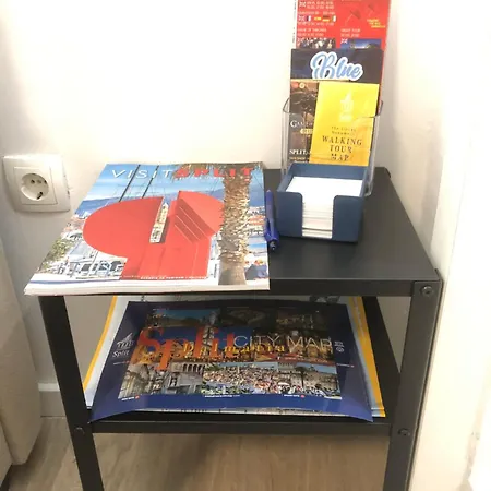 Blue Moon Apartment *